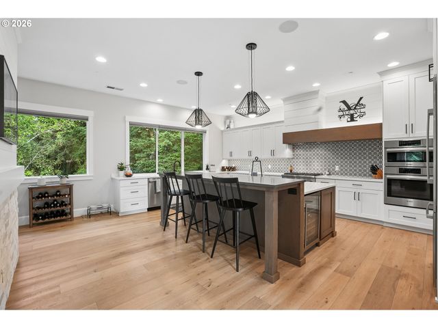 18965 PILKINGTON Rd, Lake Oswego, OR 97035