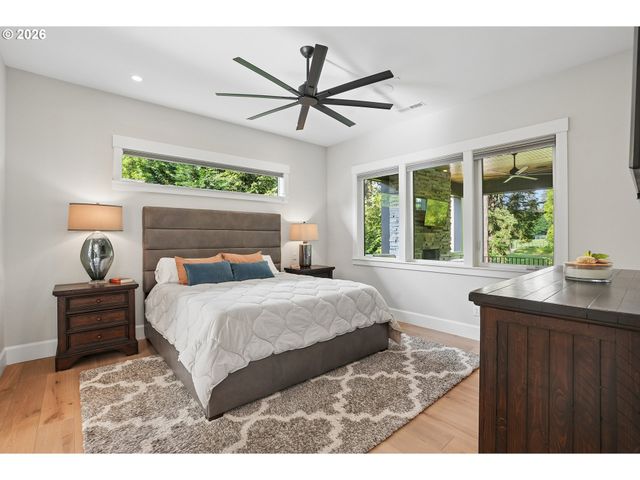 18965 PILKINGTON Rd, Lake Oswego, OR 97035