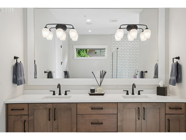 18965 PILKINGTON Rd, Lake Oswego, OR 97035