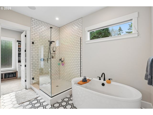 18965 PILKINGTON Rd, Lake Oswego, OR 97035