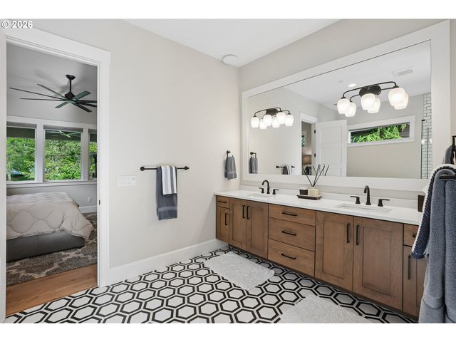 18965 PILKINGTON Rd, Lake Oswego, OR 97035