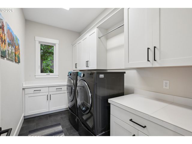 18965 PILKINGTON Rd, Lake Oswego, OR 97035