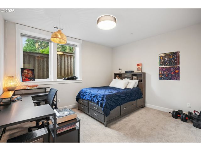 18965 PILKINGTON Rd, Lake Oswego, OR 97035