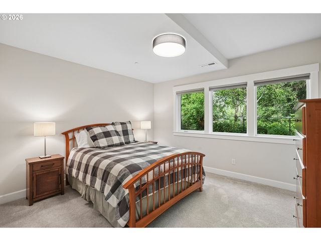18965 PILKINGTON Rd, Lake Oswego, OR 97035