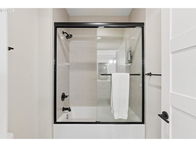 18965 PILKINGTON Rd, Lake Oswego, OR 97035