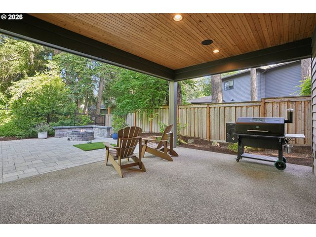 18965 PILKINGTON Rd, Lake Oswego, OR 97035