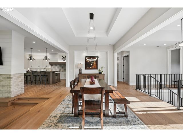 18965 PILKINGTON Rd, Lake Oswego, OR 97035
