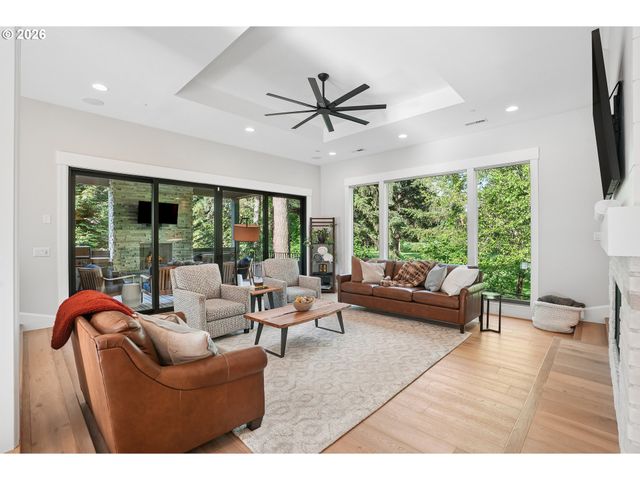 18965 PILKINGTON Rd, Lake Oswego, OR 97035