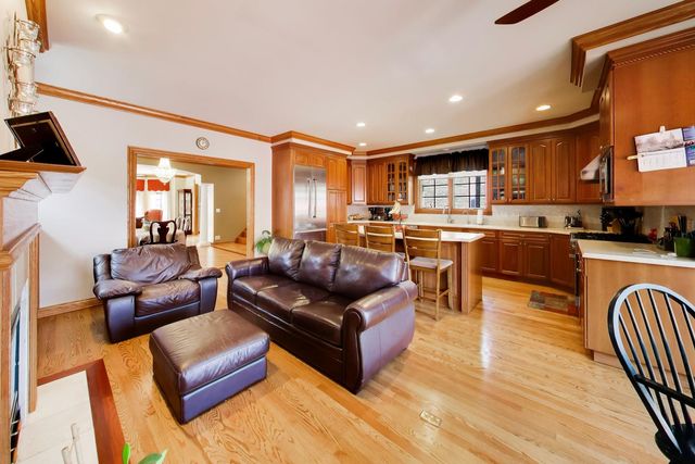 5837 N Virginia Avenue, Chicago, IL 60659