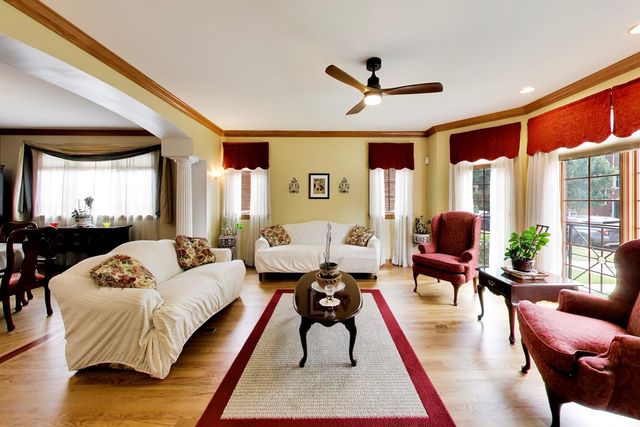 5837 N Virginia Avenue, Chicago, IL 60659