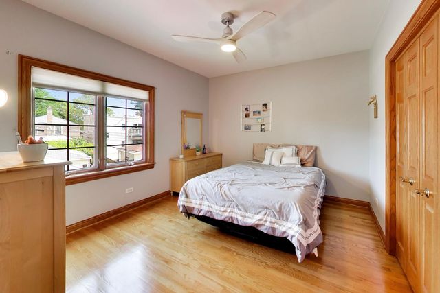 5837 N Virginia Avenue, Chicago, IL 60659