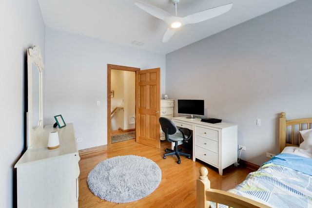 5837 N Virginia Avenue, Chicago, IL 60659