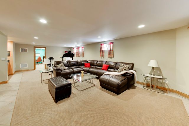 5837 N Virginia Avenue, Chicago, IL 60659
