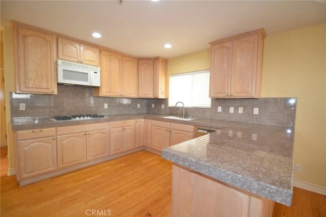 2203 Harriman Lane B, Redondo Beach, CA 90278