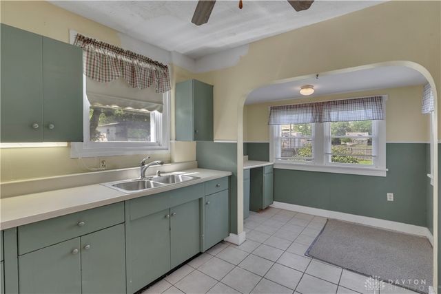2702 Maplewood Avenue, Springfield, OH 45505