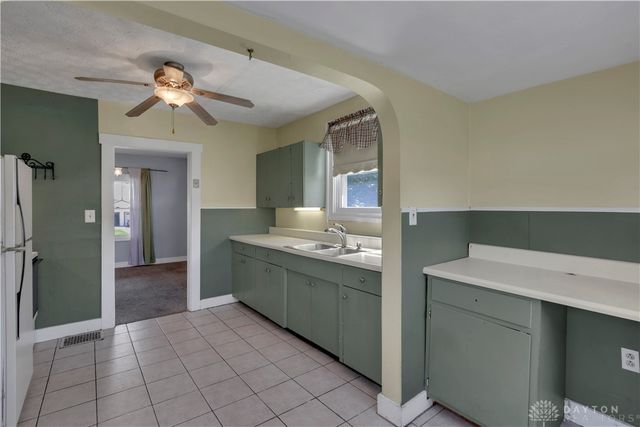 2702 Maplewood Avenue, Springfield, OH 45505
