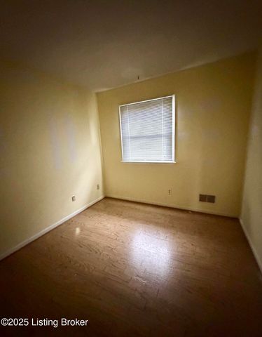 8206 Vaughn Mill Rd, Louisville, KY 40228