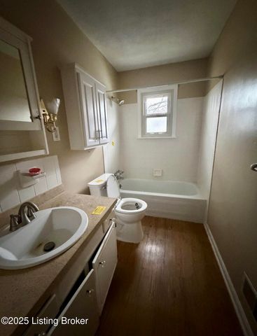 8206 Vaughn Mill Rd, Louisville, KY 40228