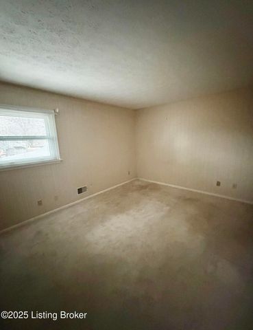 8206 Vaughn Mill Rd, Louisville, KY 40228