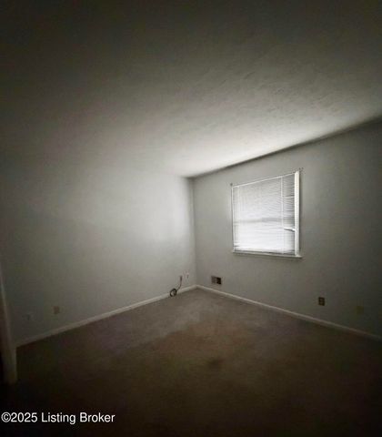 8206 Vaughn Mill Rd, Louisville, KY 40228