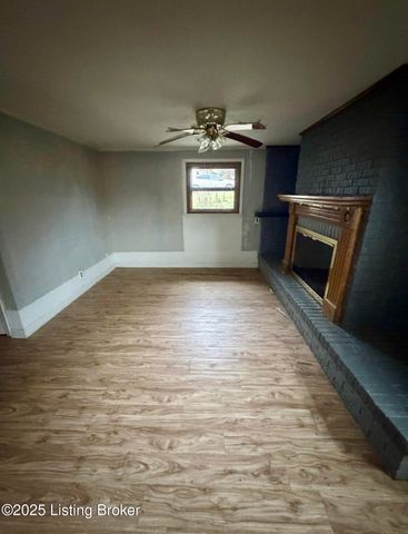 8206 Vaughn Mill Rd, Louisville, KY 40228