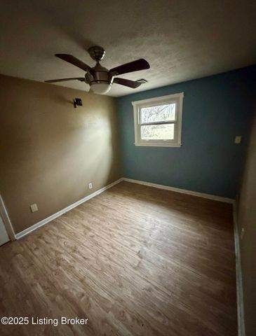 8206 Vaughn Mill Rd, Louisville, KY 40228