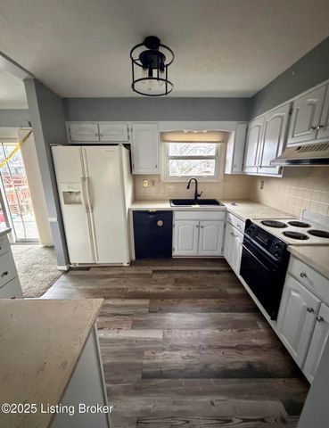 8206 Vaughn Mill Rd, Louisville, KY 40228