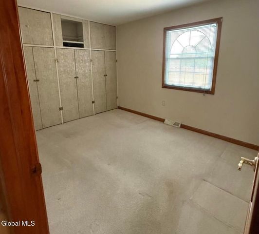 4 Mari Nol Circle, Clifton Park, NY 12065