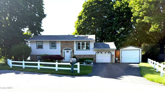 4 Mari Nol Circle, Clifton Park, NY 12065