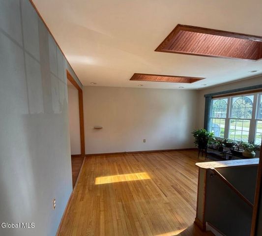 4 Mari Nol Circle, Clifton Park, NY 12065