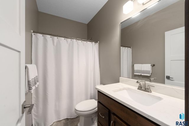 6401 S El Dorado Ave Avenue, Sioux Falls, SD 57108