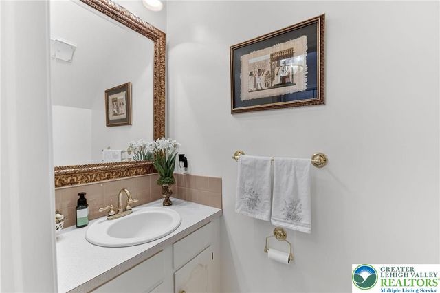 3260 Highfield Circle, Bethlehem Twp, PA 18020