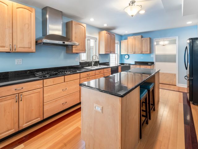 225 Stratford Road, Des Plaines, IL 60016
