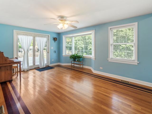 225 Stratford Road, Des Plaines, IL 60016