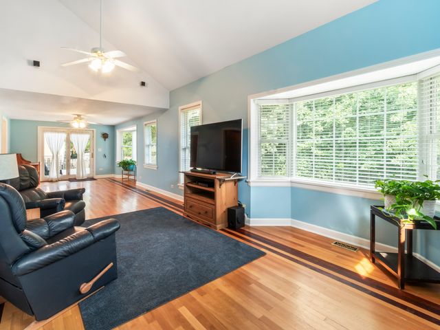 225 Stratford Road, Des Plaines, IL 60016