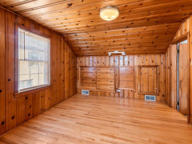 225 Stratford Road, Des Plaines, IL 60016