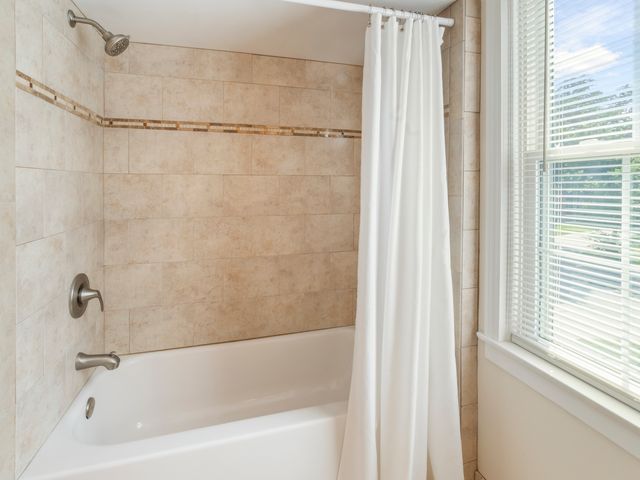 225 Stratford Road, Des Plaines, IL 60016