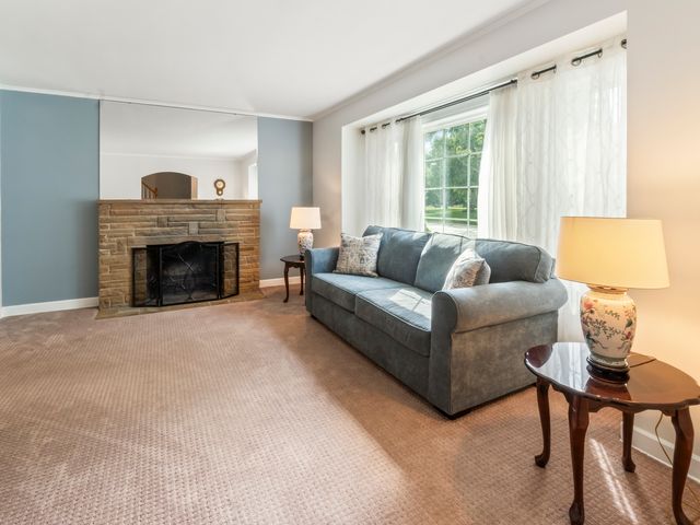 225 Stratford Road, Des Plaines, IL 60016