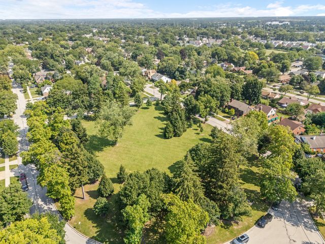 225 Stratford Road, Des Plaines, IL 60016