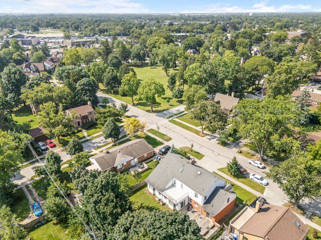 225 Stratford Road, Des Plaines, IL 60016