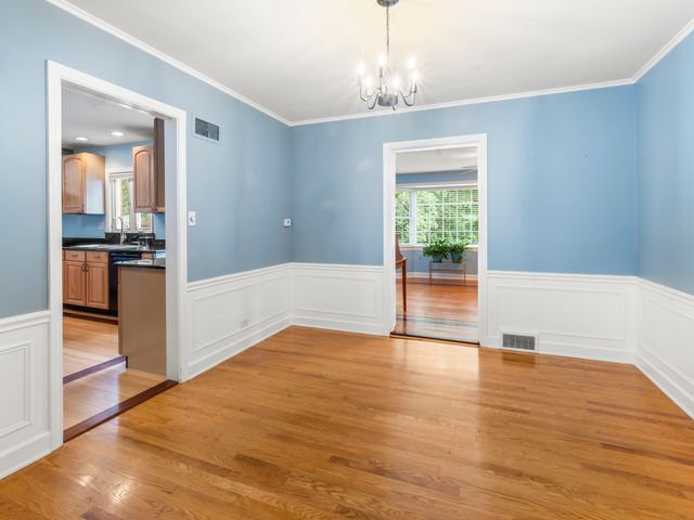 225 Stratford Road, Des Plaines, IL 60016