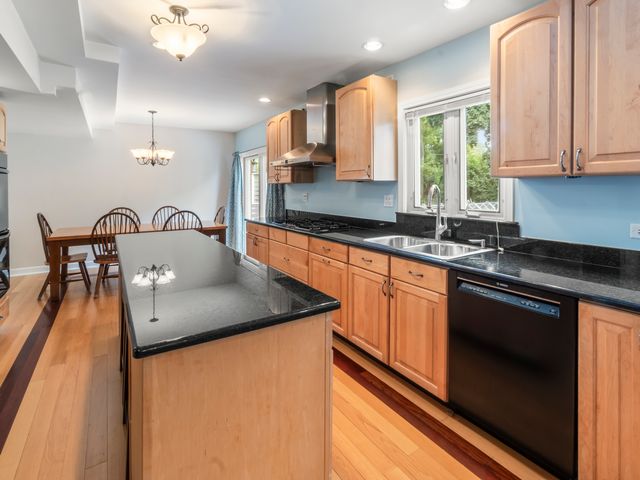 225 Stratford Road, Des Plaines, IL 60016