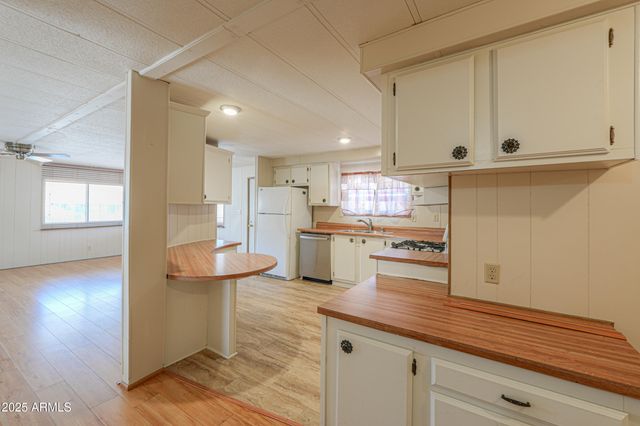 450 W SUNWEST Drive 103, Casa Grande, AZ 85122