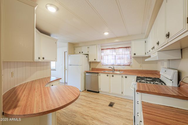 450 W SUNWEST Drive 103, Casa Grande, AZ 85122