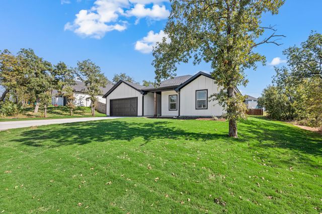 813 Haynie Drive, Runaway Bay, TX 76426