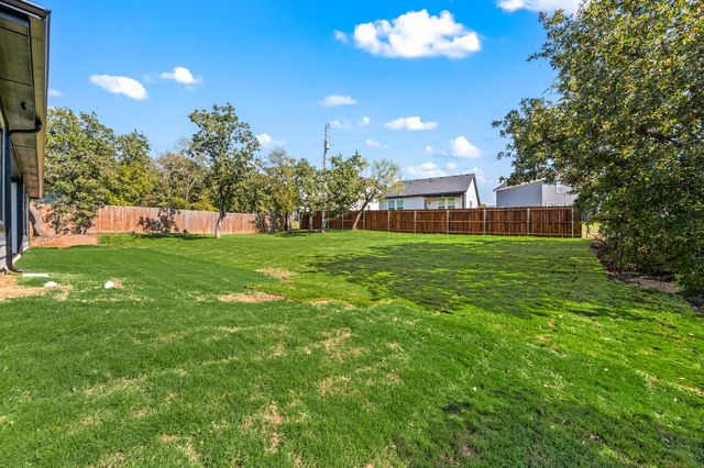 813 Haynie Drive, Runaway Bay, TX 76426