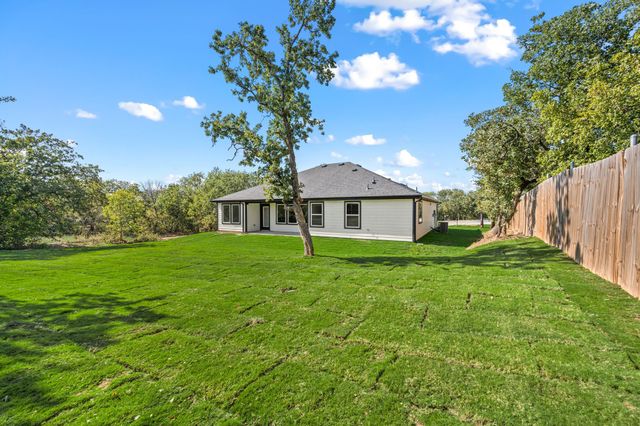 813 Haynie Drive, Runaway Bay, TX 76426