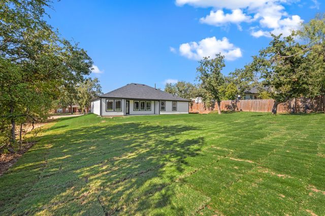 813 Haynie Drive, Runaway Bay, TX 76426