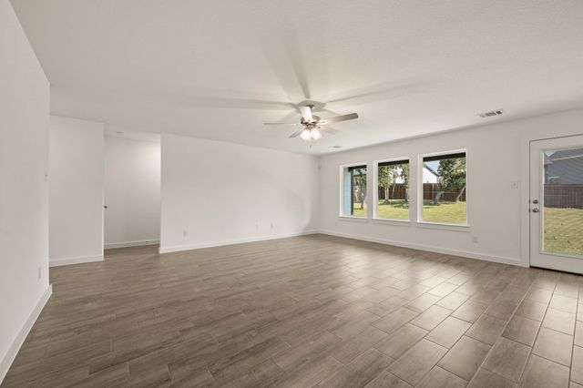 813 Haynie Drive, Runaway Bay, TX 76426