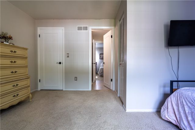 429 Allenberry Dr, Ross Twp, PA 15237